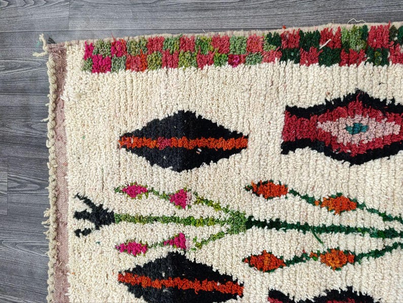 Tapis Marocain Traditionnel Fait Main 250 × 150 cm – Tissage Artisanal Authentique IZRI