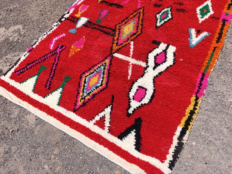 Tapis Berbère Fait Main 250 × 150 cm – Décoration Authentique du Maroc IZRI