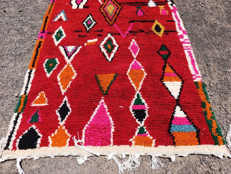 Tapis Berbère Fait Main 250 × 150 cm – Décoration Authentique du Maroc IZRI