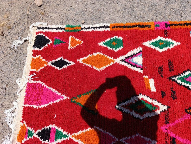 Tapis Berbère Fait Main 250 × 150 cm – Décoration Authentique du Maroc IZRI