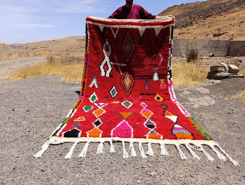 Tapis Berbère Fait Main 250 × 150 cm – Décoration Authentique du Maroc IZRI