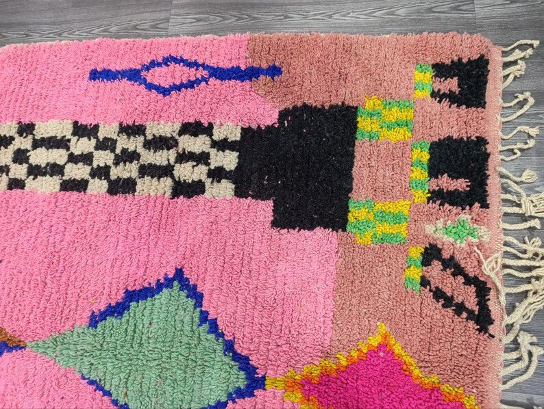 Grand Tapis Berbère Marocain Fait Main 250 × 150 cm – Artisanat Traditionnel IZRI