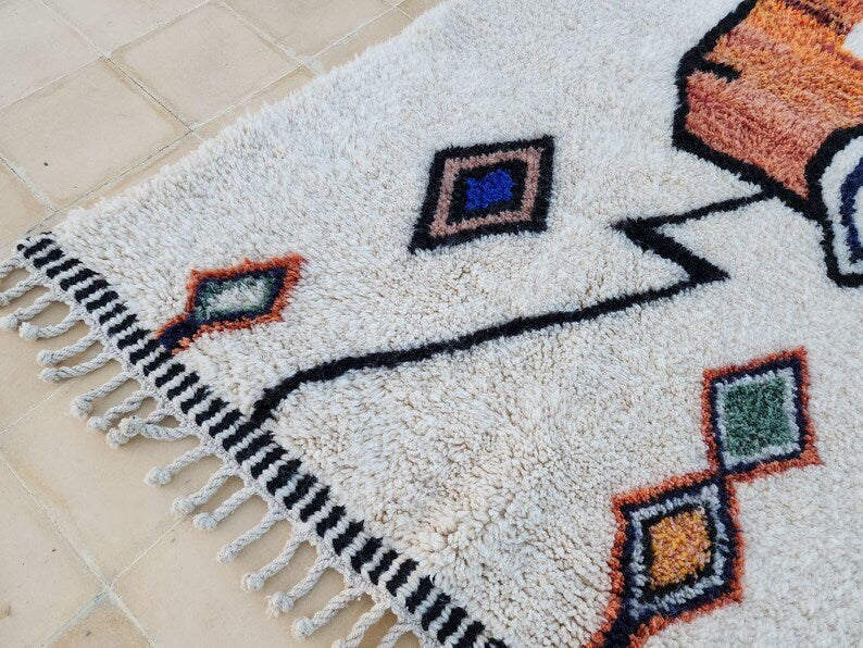 Tapis Marocain Artisanal 250 × 150 cm – Laine Tissée à la Main – Style Traditionnel IZRI