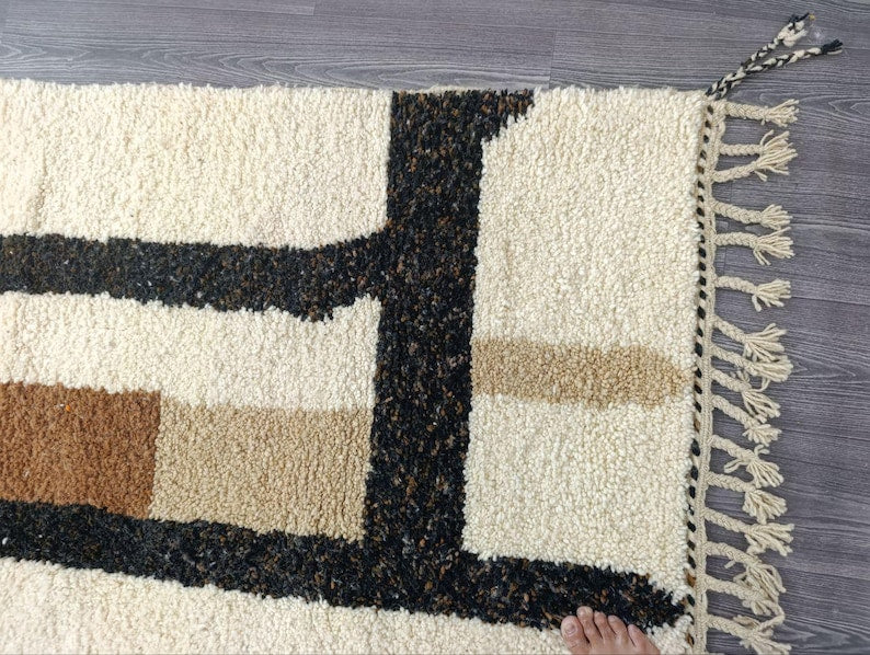 Tapis Berbère Fait Main 250 × 150 cm – Décoration Authentique du Maroc IZRI
