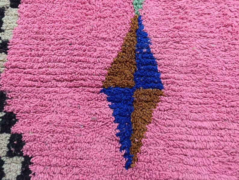 Grand Tapis Berbère Marocain Fait Main 250 × 150 cm – Artisanat Traditionnel IZRI