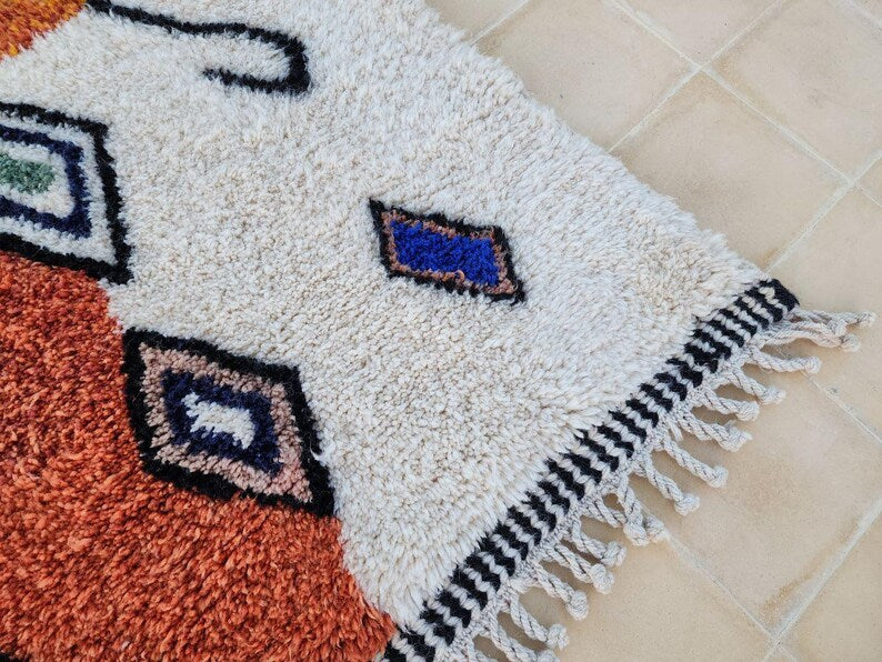 Tapis Marocain Artisanal 250 × 150 cm – Laine Tissée à la Main – Style Traditionnel IZRI