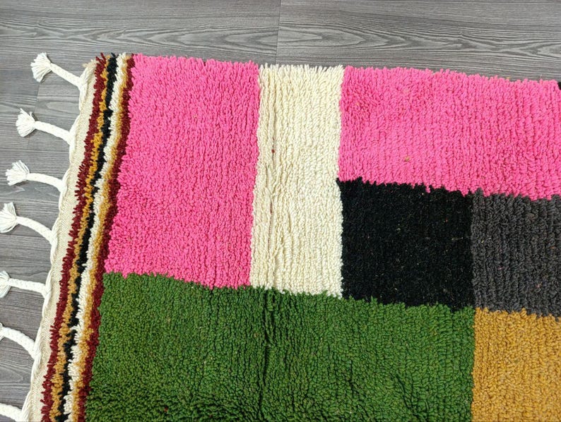Grand Tapis Berbère Marocain Fait Main 250 × 150 cm – Artisanat Traditionnel AZRIVA