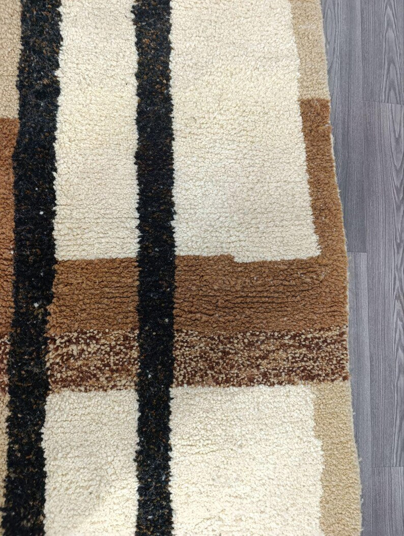 Tapis Berbère Fait Main 250 × 150 cm – Décoration Authentique du Maroc IZRI