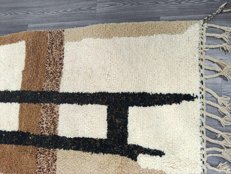 Tapis Berbère Fait Main 250 × 150 cm – Décoration Authentique du Maroc IZRI