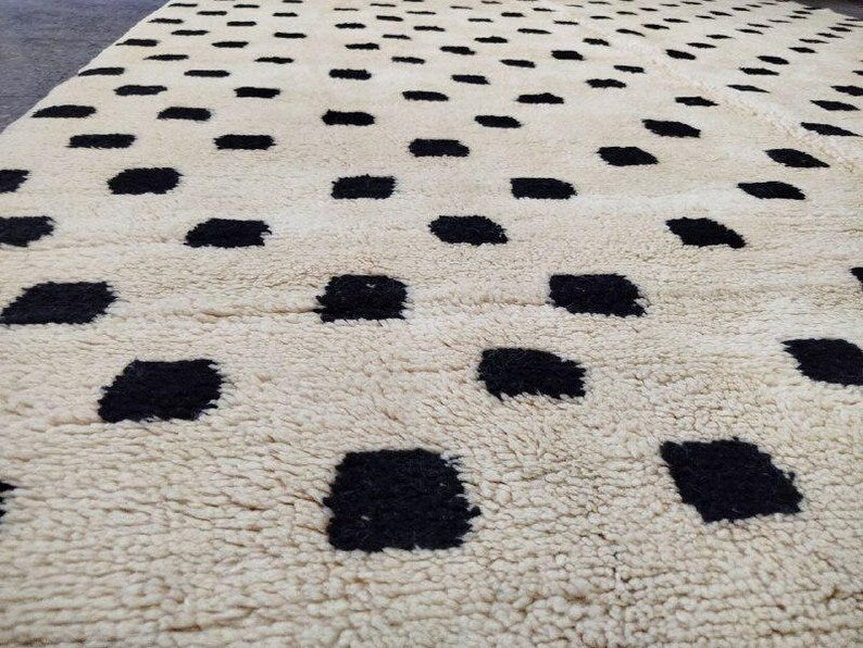 Tapis Marocain Artisanal 250 × 150 cm – Laine Tissée à la Main – Style Traditionnel IZRI