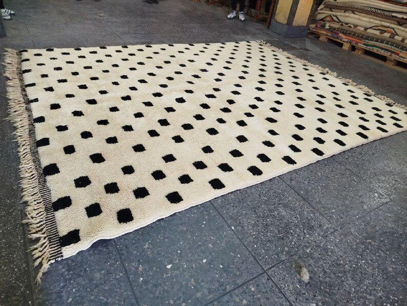 Tapis Marocain Artisanal 250 × 150 cm – Laine Tissée à la Main – Style Traditionnel IZRI
