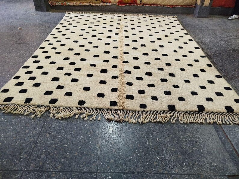Tapis Marocain Artisanal 250 × 150 cm – Laine Tissée à la Main – Style Traditionnel IZRI