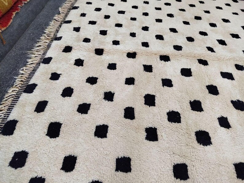 Tapis Marocain Artisanal 250 × 150 cm – Laine Tissée à la Main – Style Traditionnel IZRI