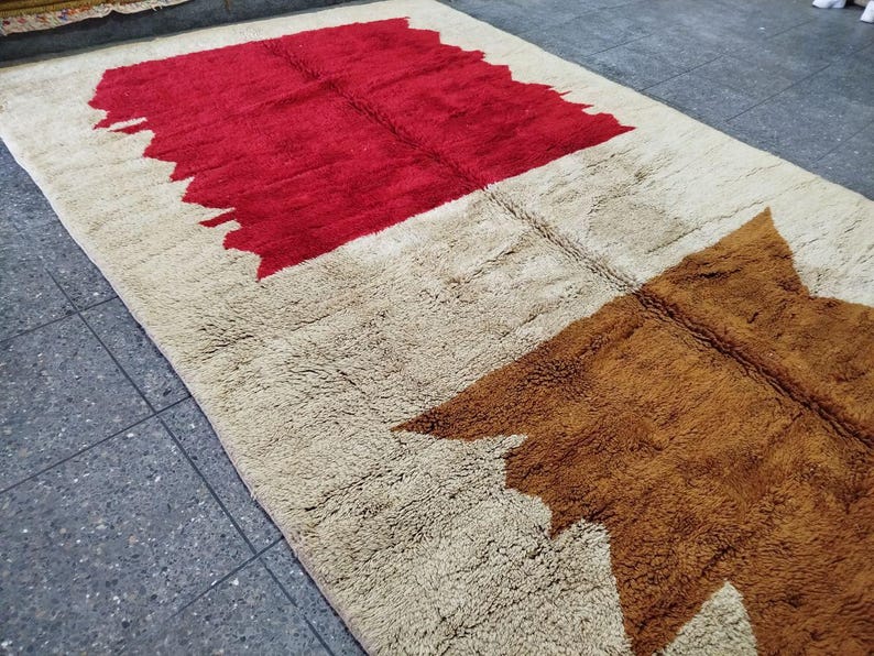 Tapis Marocain Artisanal 250 × 150 cm – Laine Tissée à la Main – Style Traditionnel IZRI