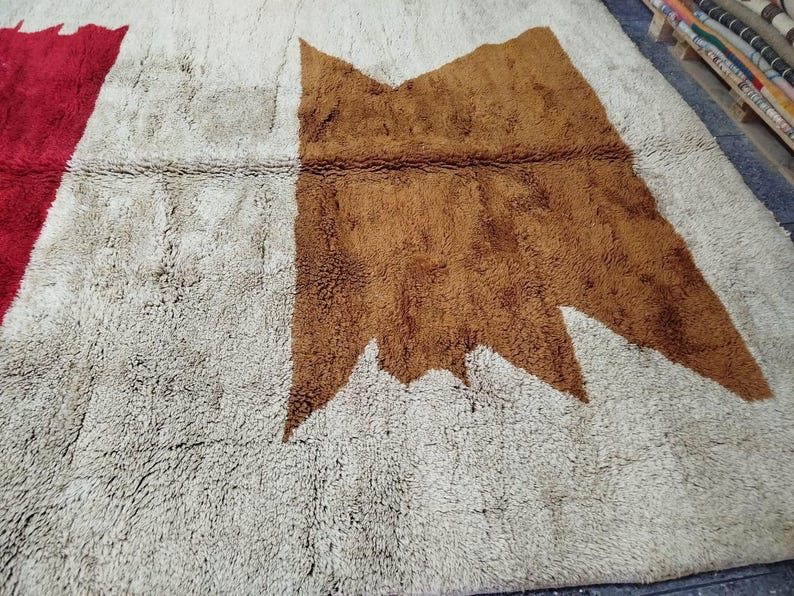 Tapis Marocain Artisanal 250 × 150 cm – Laine Tissée à la Main – Style Traditionnel IZRI