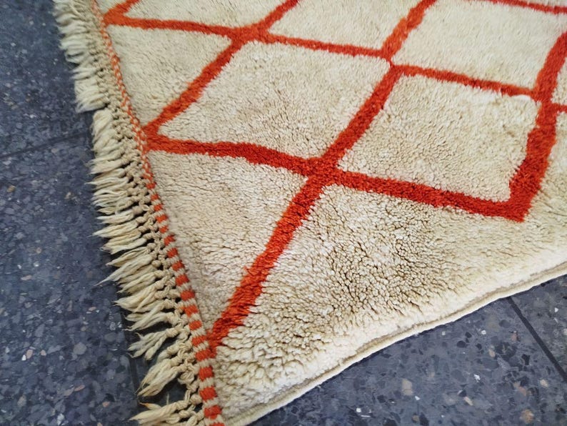 Tapis Marocain Traditionnel Fait Main 250 × 150 cm – Tissage Artisanal Authentique IZRI