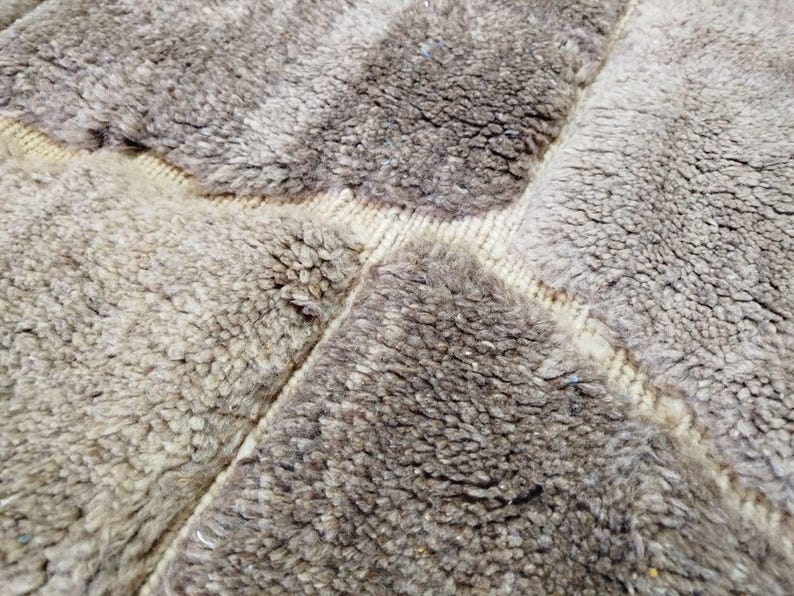 Grand Tapis Berbère Marocain Fait Main 250 × 150 cm – Artisanat Traditionnel IZRI