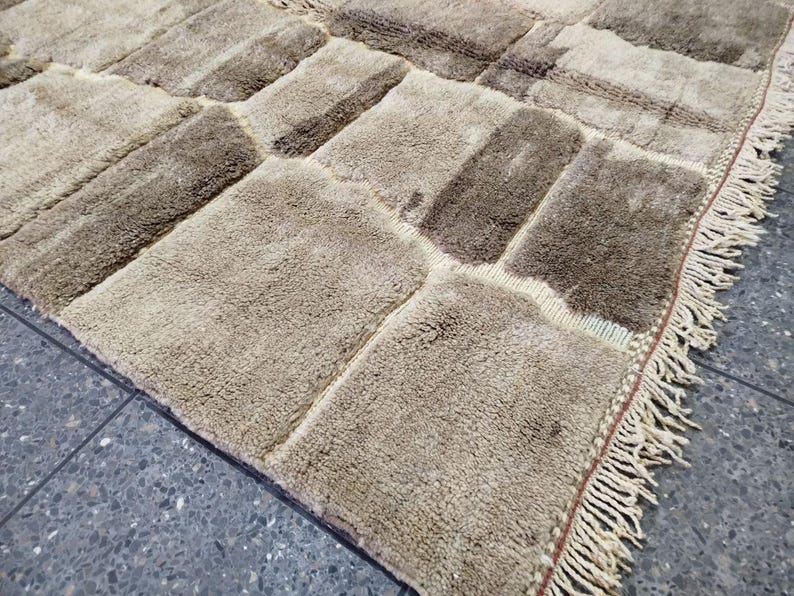 Grand Tapis Berbère Marocain Fait Main 250 × 150 cm – Artisanat Traditionnel IZRI