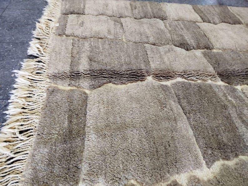 Grand Tapis Berbère Marocain Fait Main 250 × 150 cm – Artisanat Traditionnel IZRI