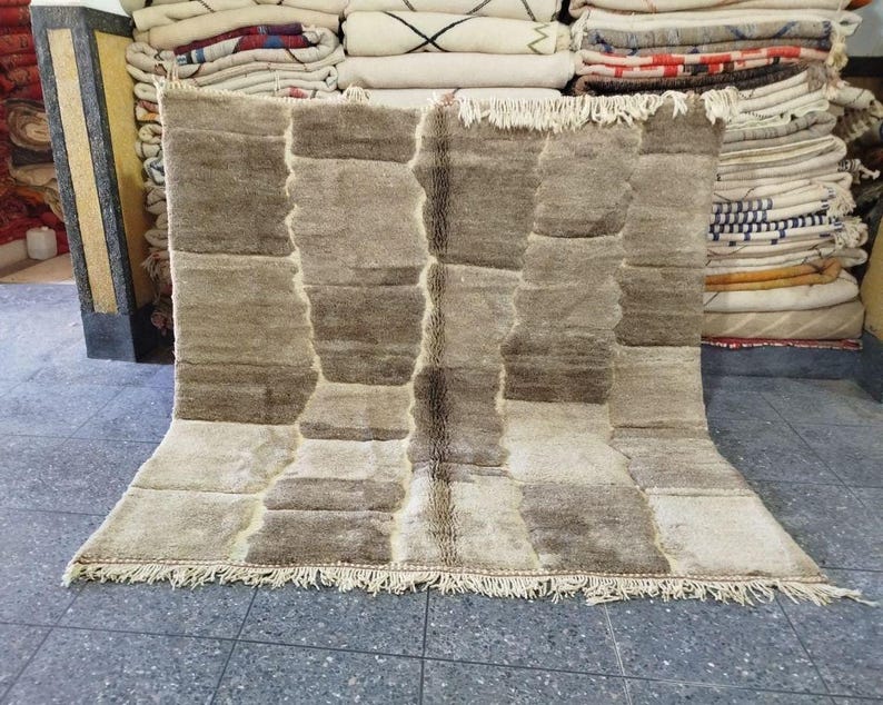 Grand Tapis Berbère Marocain Fait Main 250 × 150 cm – Artisanat Traditionnel IZRI