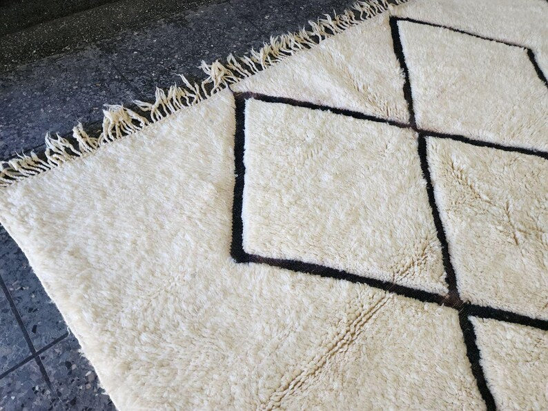Tapis Berbère Fait Main 250 × 150 cm – Décoration Authentique du Maroc IZRI