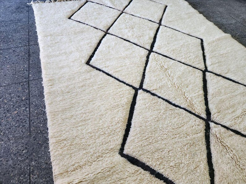 Tapis Berbère Fait Main 250 × 150 cm – Décoration Authentique du Maroc IZRI