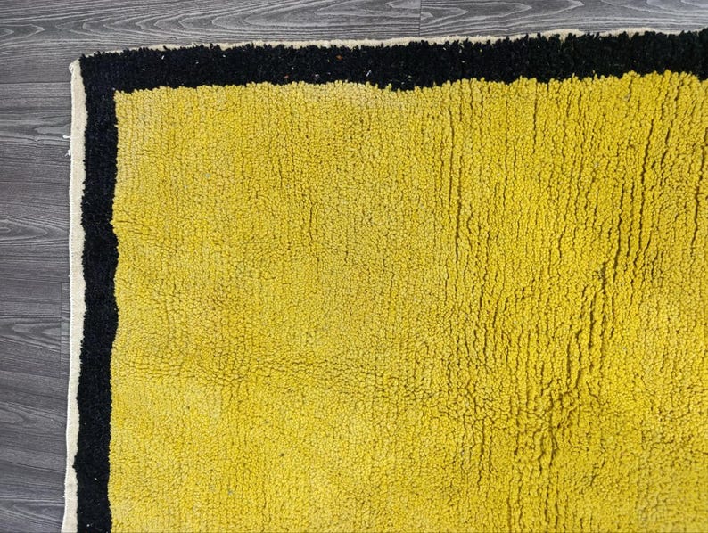 Tapis Marocain Traditionnel Fait Main 250 × 150 cm – Tissage Artisanal Authentique\ IZRI