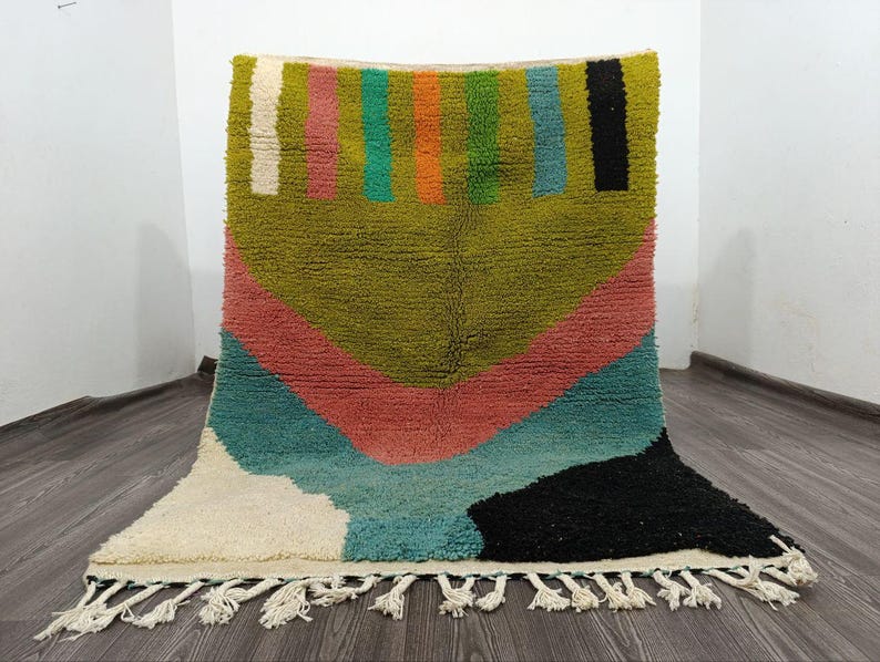 Tapis Marocain Traditionnel Fait Main 250 × 150 cm – Tissage Artisanal Authentique IZRI