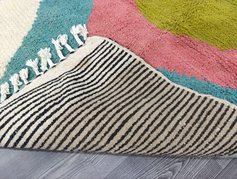 Tapis Marocain Traditionnel Fait Main 250 × 150 cm – Tissage Artisanal Authentique IZRI