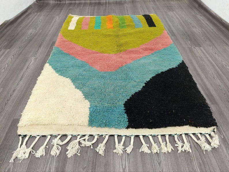 Tapis Marocain Traditionnel Fait Main 250 × 150 cm – Tissage Artisanal Authentique IZRI