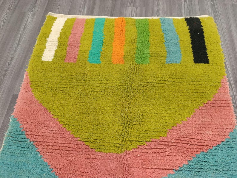 Tapis Marocain Traditionnel Fait Main 250 × 150 cm – Tissage Artisanal Authentique IZRI