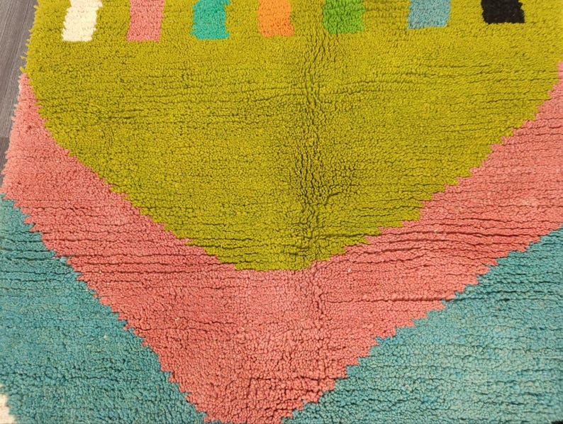Tapis Marocain Traditionnel Fait Main 250 × 150 cm – Tissage Artisanal Authentique IZRI