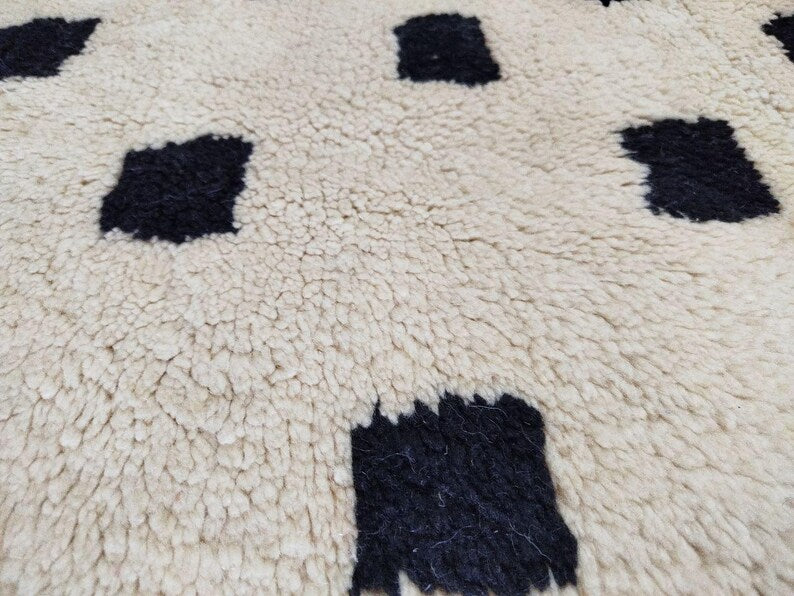Tapis Marocain Artisanal 250 × 150 cm – Laine Tissée à la Main – Style Traditionnel IZRI