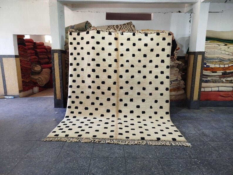 Tapis Marocain Artisanal 250 × 150 cm – Laine Tissée à la Main – Style Traditionnel IZRI