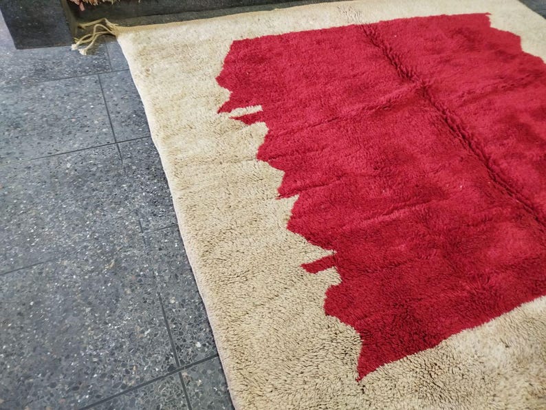 Tapis Marocain Artisanal 250 × 150 cm – Laine Tissée à la Main – Style Traditionnel IZRI