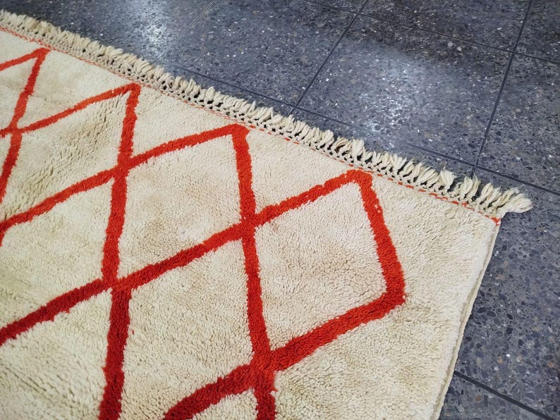 Tapis Marocain Traditionnel Fait Main 250 × 150 cm – Tissage Artisanal Authentique IZRI