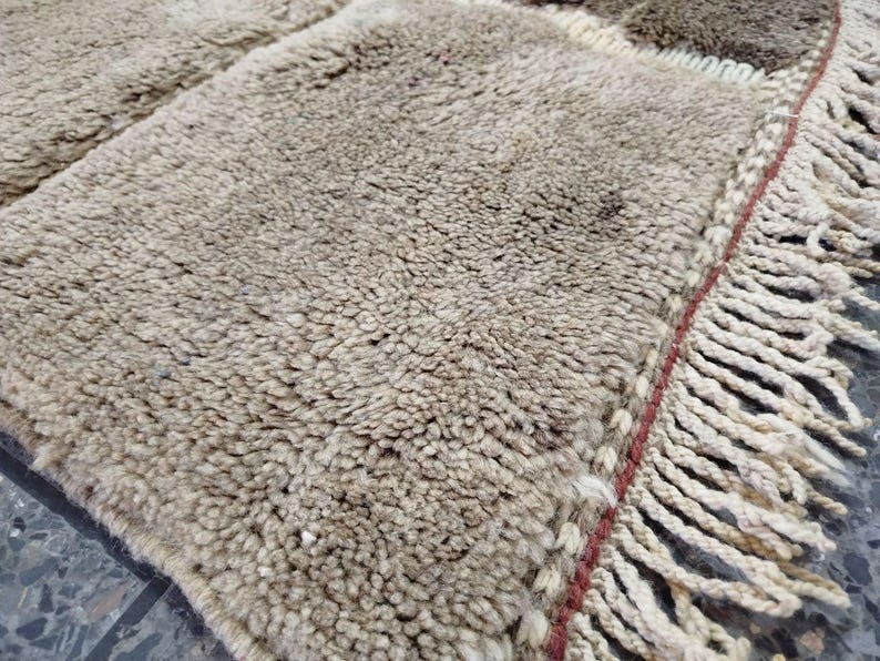 Grand Tapis Berbère Marocain Fait Main 250 × 150 cm – Artisanat Traditionnel IZRI