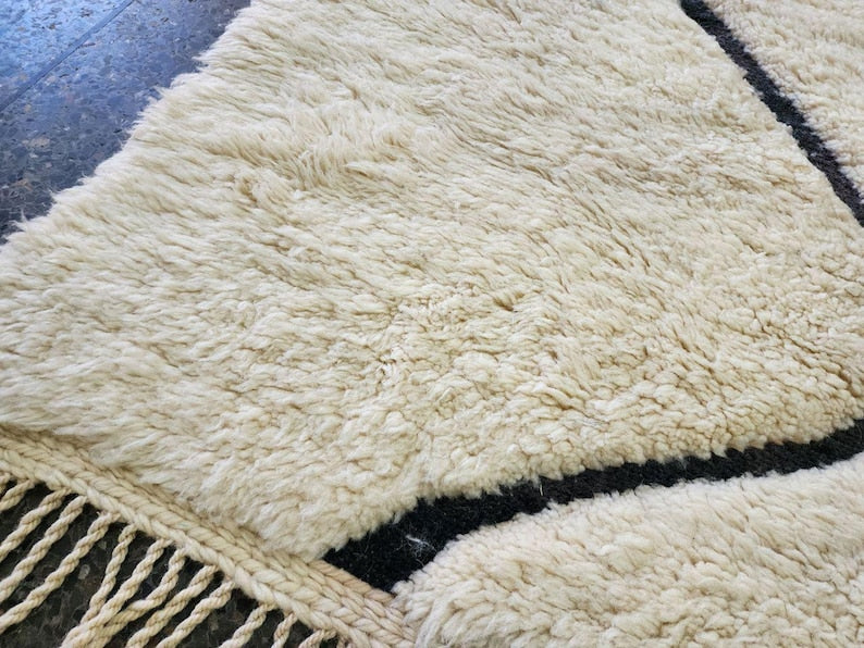 Tapis Berbère Fait Main 250 × 150 cm – Décoration Authentique du Maroc IZRI