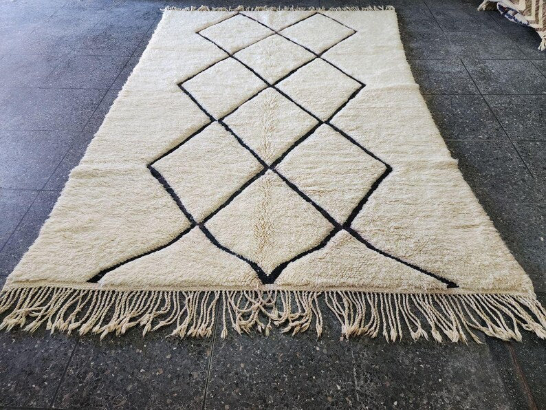Tapis Berbère Fait Main 250 × 150 cm – Décoration Authentique du Maroc IZRI