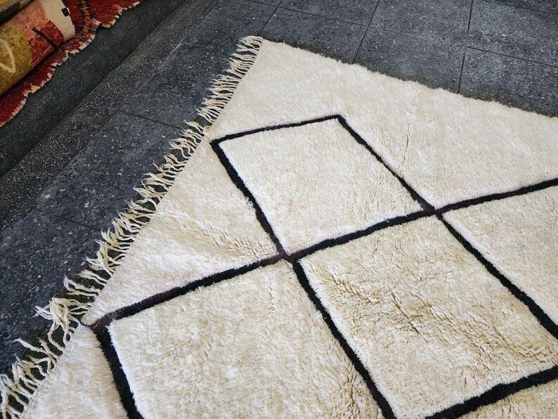 Tapis Berbère Fait Main 250 × 150 cm – Décoration Authentique du Maroc IZRI
