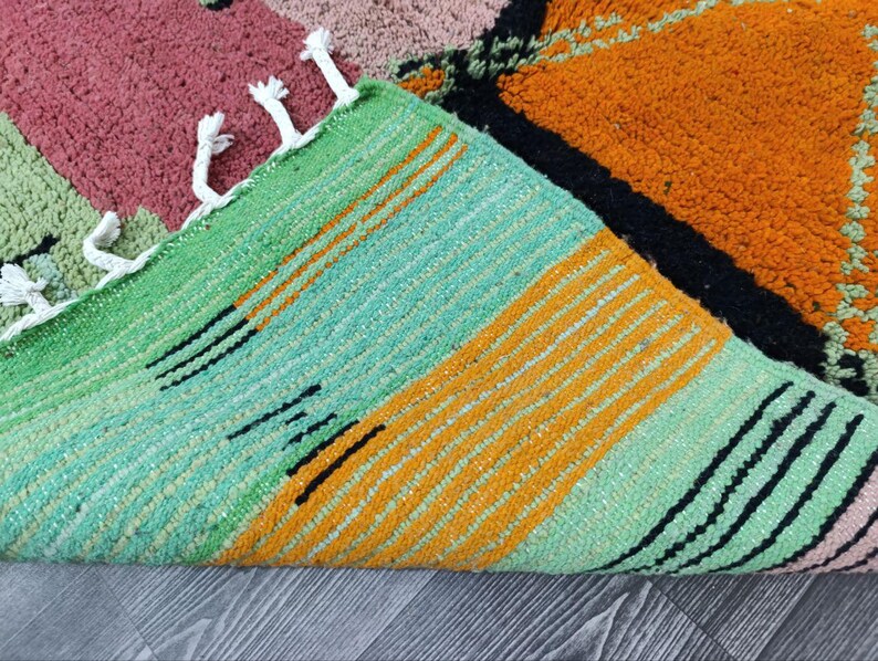 Tapis Marocain Traditionnel Fait Main 250 × 150 cm – Tissage Artisanal Authentique IZRI