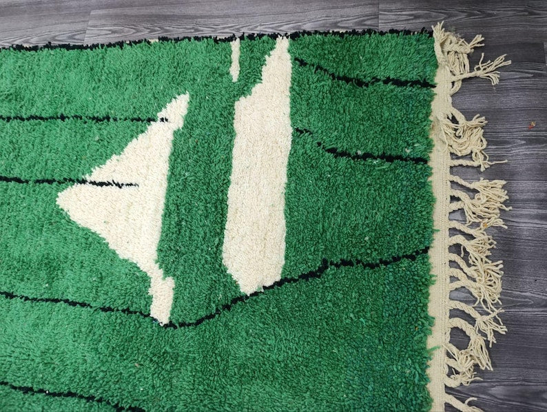 Tapis Berbère Fait Main 250 × 150 cm – Décoration Authentique du Maroc IZRI