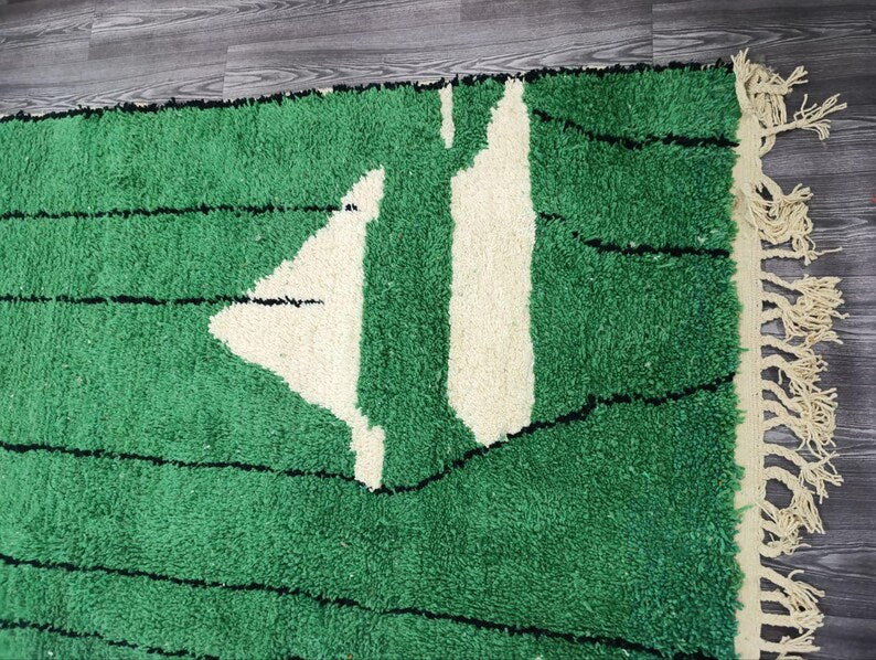 Tapis Berbère Fait Main 250 × 150 cm – Décoration Authentique du Maroc IZRI