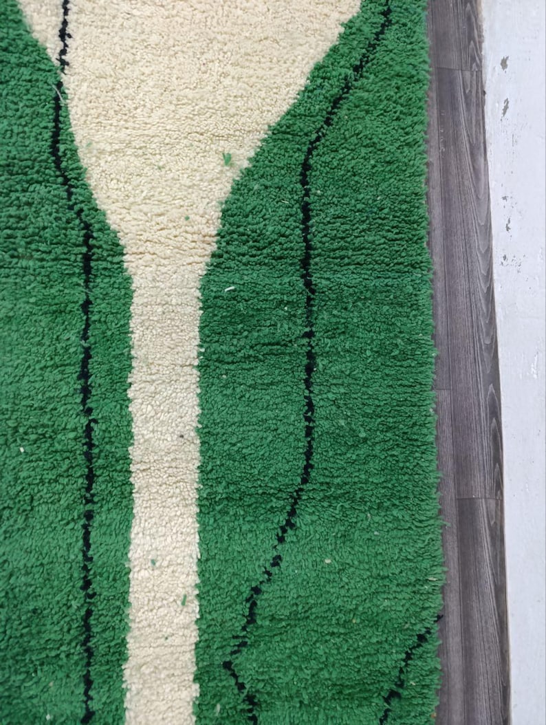 Tapis Berbère Fait Main 250 × 150 cm – Décoration Authentique du Maroc IZRI