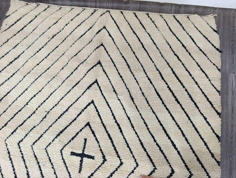 Tapis Traditionnel Marocain 250 × 150 cm – Pièce Unique Fait Main IZRI