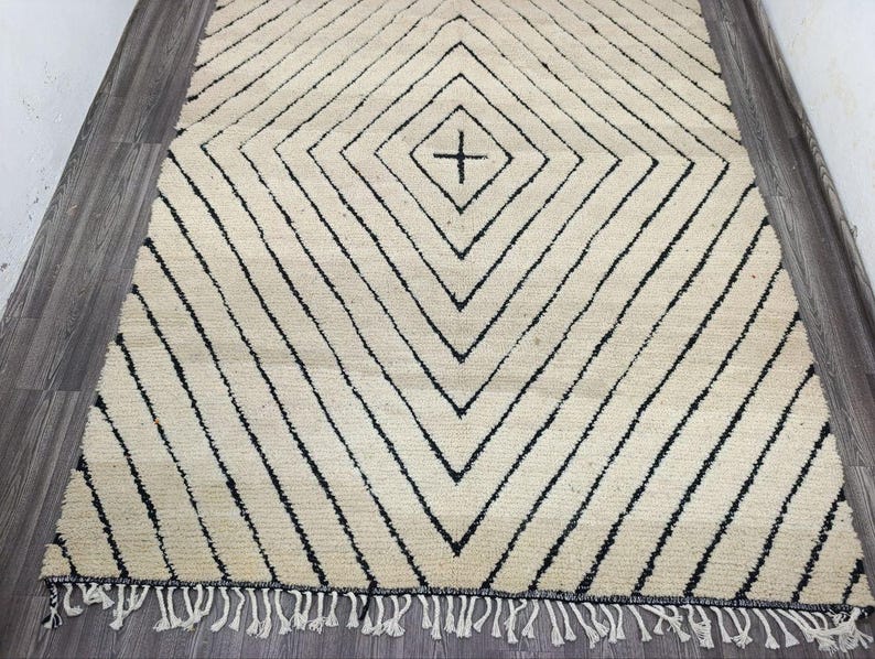 Tapis Traditionnel Marocain 250 × 150 cm – Pièce Unique Fait Main IZRI