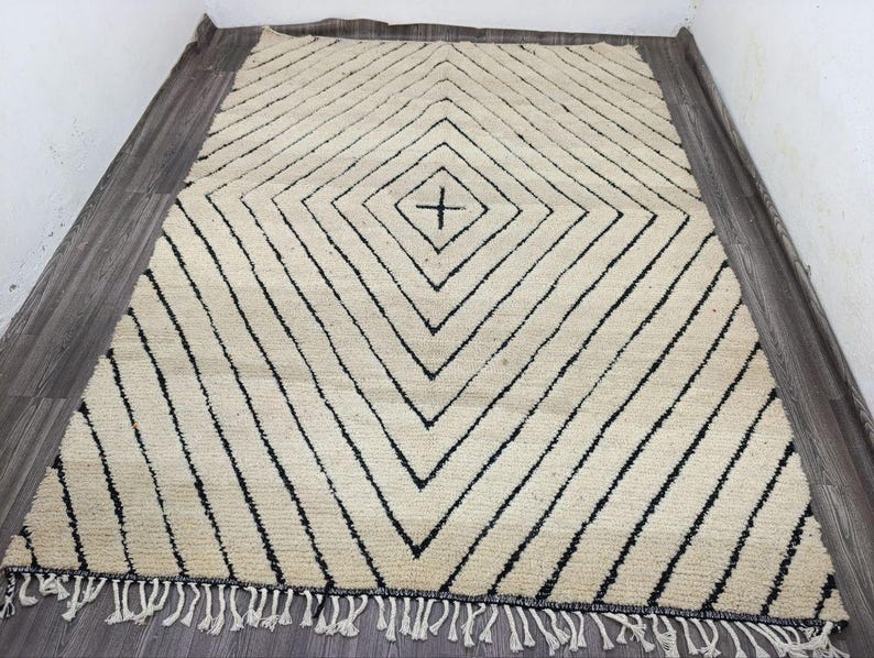 Tapis Traditionnel Marocain 250 × 150 cm – Pièce Unique Fait Main IZRI
