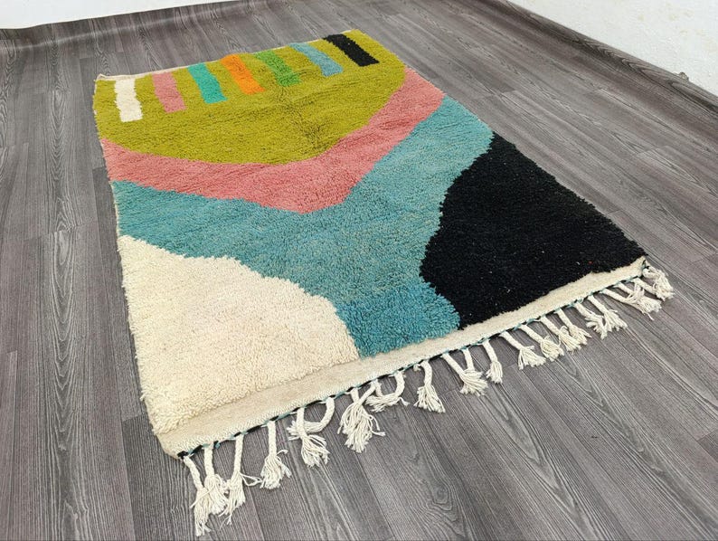 Tapis Marocain Traditionnel Fait Main 250 × 150 cm – Tissage Artisanal Authentique IZRI