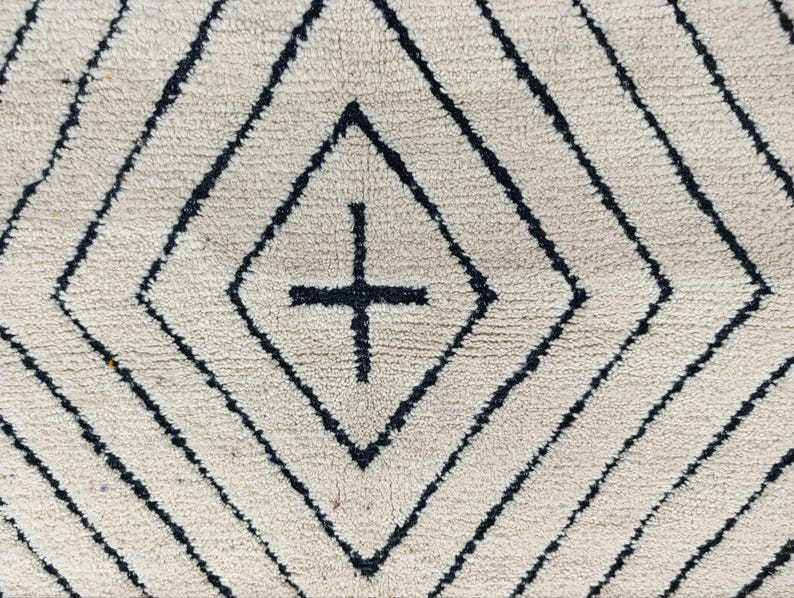 Tapis Traditionnel Marocain 250 × 150 cm – Pièce Unique Fait Main IZRI