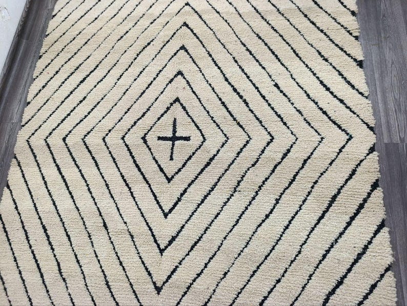 Tapis Traditionnel Marocain 250 × 150 cm – Pièce Unique Fait Main IZRI